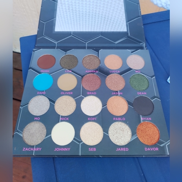 Vibrant Eyeshadow Palette Set - Picture 5 of 5